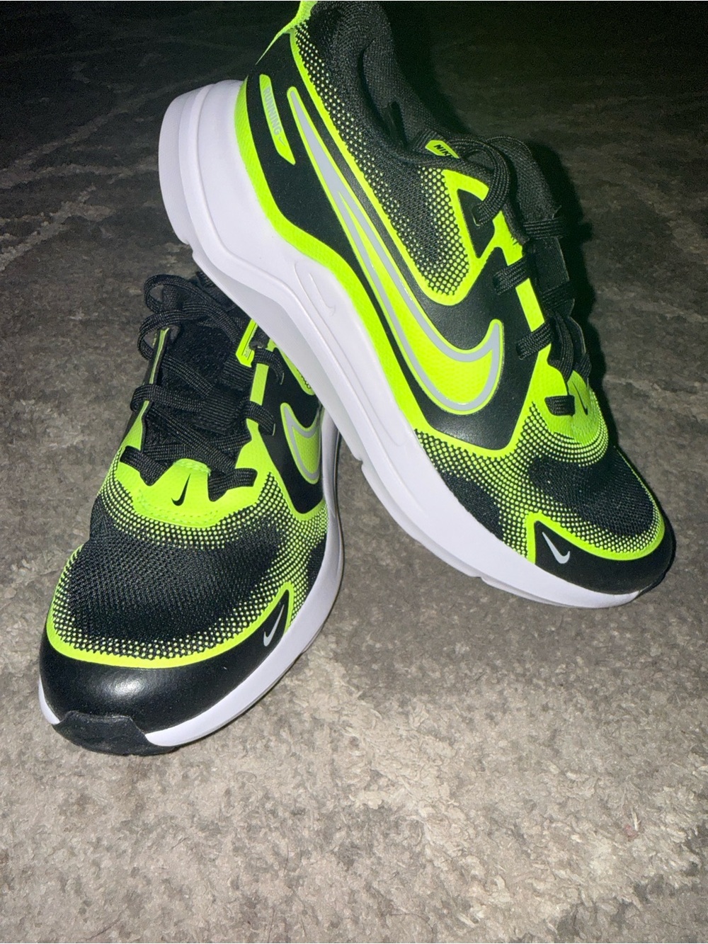 Nike Cosmic Runner GS Black Volt Shoes 5Y